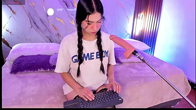 Emmiicute online show from March 20, 8:32 pm