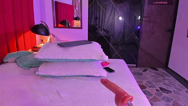 eimy jones  online show from January 17, 3:21 am