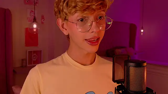 Snapshot of imDamiano chatting on October 31, 9:32 pm imDamiano online show from October 31, 9:32 pm