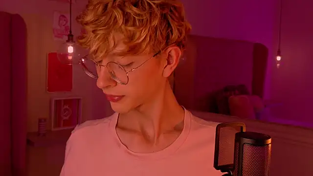 Snapshot of imDamiano chatting on November 2, 8:47 pm imDamiano online show from November 2, 8:47 pm