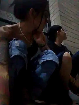 Snapshot of wet_dreams001 chatting on December 1, 9:43 am wet dreams001 online show from December 1, 9:43 am