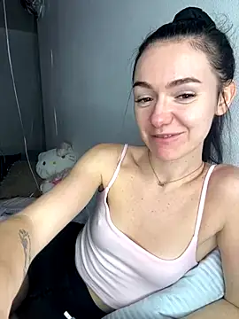 Snapshot of karrr__aaa chatting on December 14, 10:15 pm karrr aaa online show from December 14, 10:15 pm