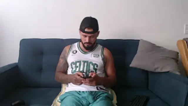 Snapshot of Eric_Evans1 chatting on November 12, 11:03 am Eric Evans1 online show from November 12, 11:03 am