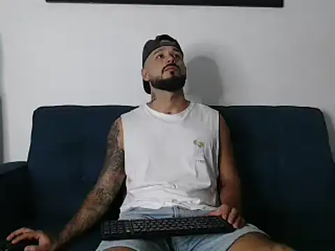 Snapshot of Eric_Evans1 chatting on November 7, 3:44 am Eric Evans1 online show from November 7, 3:44 am