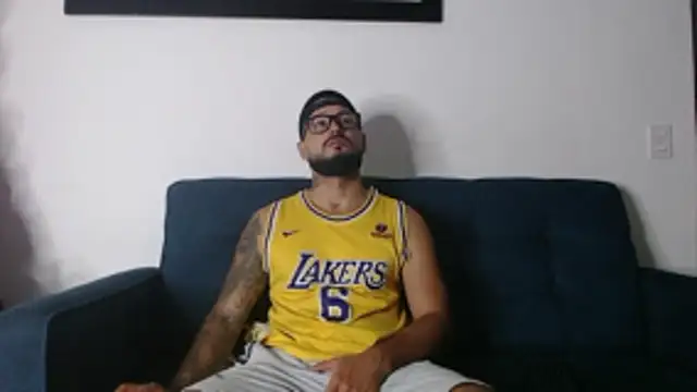 Snapshot of Eric_Evans1 chatting on December 4, 4:00 am Eric Evans1 online show from December 4, 4:00 am