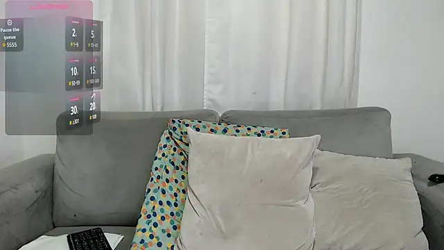 carolinefantasy  online show from April 6, 2:07 pm