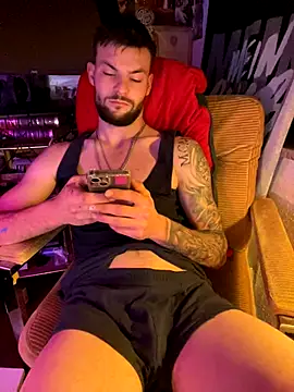 Snapshot of Mexxwell69 chatting on October 26, 12:33 am Mexxwell69 online show from October 26, 12:33 am