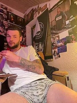 Snapshot of Mexxwell69 chatting on November 1, 4:34 pm Mexxwell69 online show from November 1, 4:34 pm