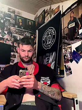 Snapshot of Mexxwell69 chatting on October 30, 11:23 pm Mexxwell69 online show from October 30, 11:23 pm