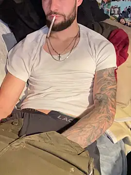 Snapshot of Mexxwell69 chatting on December 2, 9:49 pm Mexxwell69 online show from December 2, 9:49 pm