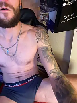 Snapshot of Mexxwell69 chatting on December 16, 1:21 am Mexxwell69 online show from December 16, 1:21 am