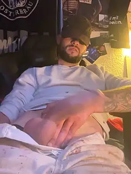 Snapshot of Mexxwell69 chatting on October 23, 4:38 pm Mexxwell69 online show from October 23, 4:38 pm