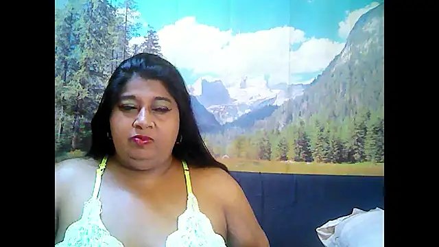 Snapshot of indianhoney694u chatting on September 24, 5:36 am indianhoney694u online show from September 24, 5:36 am