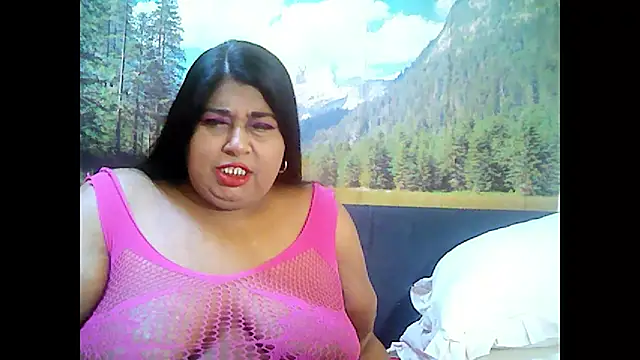 Snapshot of indianhoney694u chatting on October 13, 5:20 am indianhoney694u online show from October 13, 5:20 am