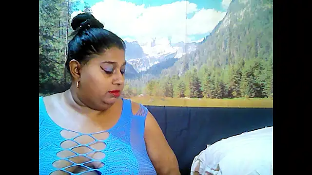Snapshot of indianhoney694u chatting on September 19, 5:22 am indianhoney694u online show from September 19, 5:22 am