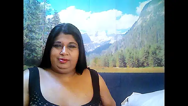 Snapshot of indianhoney694u chatting on September 22, 5:24 am indianhoney694u online show from September 22, 5:24 am