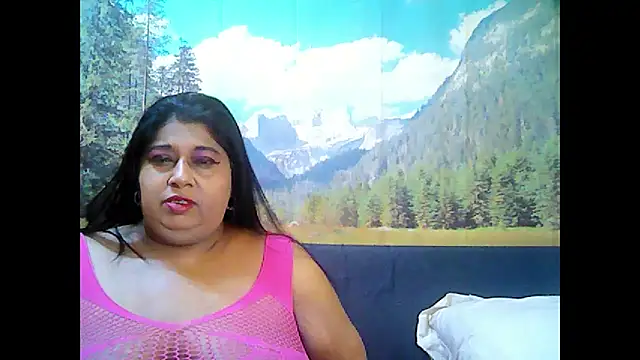 Snapshot of indianhoney694u chatting on October 2, 5:22 am indianhoney694u online show from October 2, 5:22 am