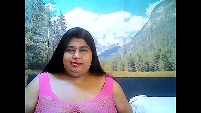 Snapshot of indianhoney694u chatting on October 24, 5:34 pm indianhoney694u online show from October 24, 5:34 pm