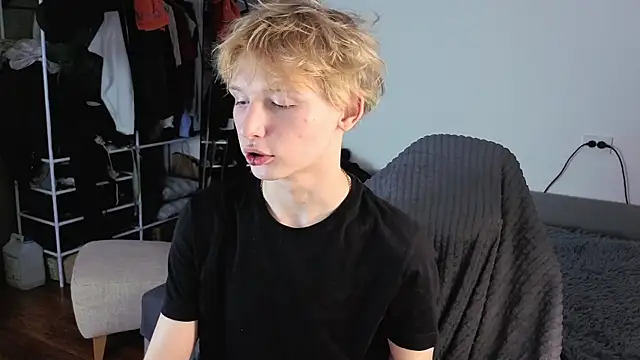 Your avatar online show from October 22, 11:14 pm