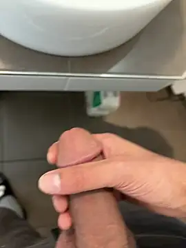 Snapshot of SergioGarcia93 chatting on April 7, 10:11 pm SergioGarcia93 online show from April 7, 10:11 pm