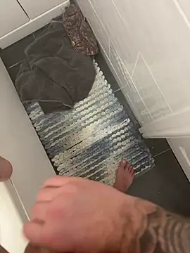 biversboy online show from March 11, 6:35 pm