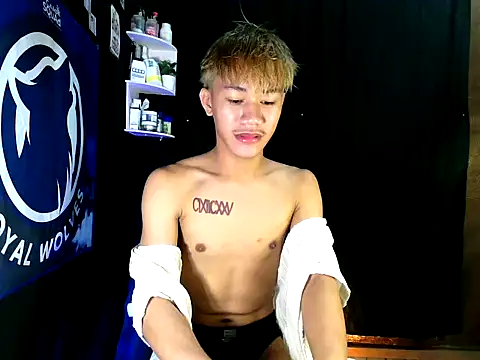 Snapshot of naughtyboyloy_0 chatting on November 15, 2:43 pm naughtyboyloy 0 online show from November 15, 2:43 pm