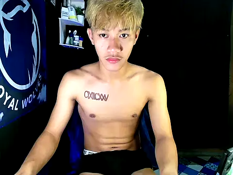 Snapshot of naughtyboyloy_0 chatting on November 23, 9:19 am naughtyboyloy 0 online show from November 23, 9:19 am