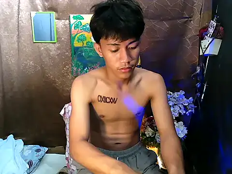 Snapshot of naughtyboyloy_0 chatting on September 15, 4:46 am naughtyboyloy 0 online show from September 15, 4:46 am