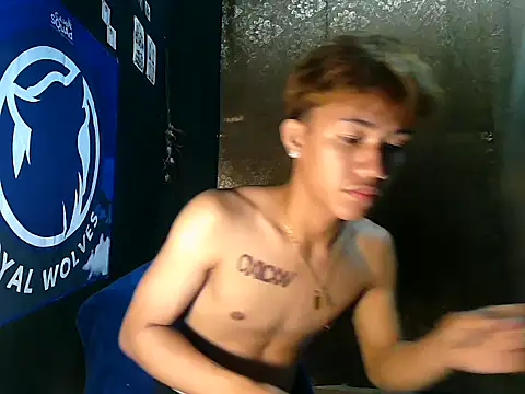 Snapshot of naughtyboyloy_0 chatting on October 10, 9:32 am naughtyboyloy 0 online show from October 10, 9:32 am