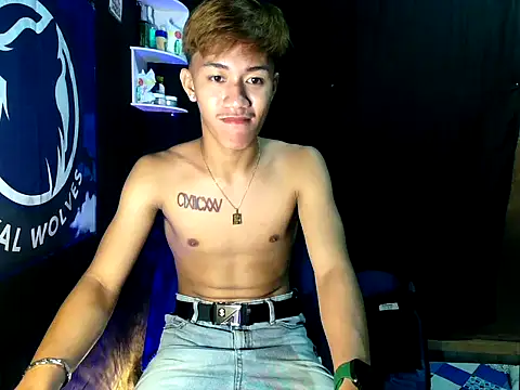 Snapshot of naughtyboyloy_0 chatting on October 16, 6:49 pm naughtyboyloy 0 online show from October 16, 6:49 pm