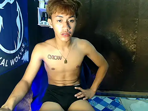 Snapshot of naughtyboyloy_0 chatting on October 14, 5:24 pm naughtyboyloy 0 online show from October 14, 5:24 pm