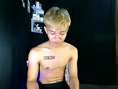 Snapshot of naughtyboyloy_0 chatting on November 28, 9:20 am naughtyboyloy 0 online show from November 28, 9:20 am