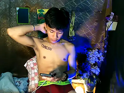 Snapshot of naughtyboyloy_0 chatting on September 9, 9:41 am naughtyboyloy 0 online show from September 9, 9:41 am