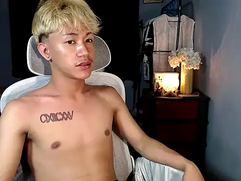 Snapshot of naughtyboyloy_0 chatting on December 17, 7:52 pm naughtyboyloy 0 online show from December 17, 7:52 pm