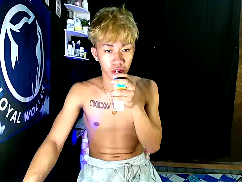 Snapshot of naughtyboyloy_0 chatting on November 21, 5:23 pm naughtyboyloy 0 online show from November 21, 5:23 pm