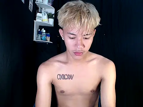 Snapshot of naughtyboyloy_0 chatting on December 1, 2:34 am naughtyboyloy 0 online show from December 1, 2:34 am