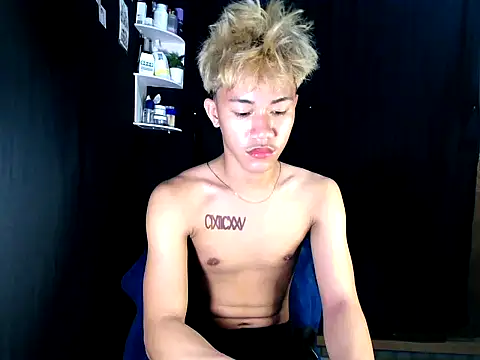 Snapshot of naughtyboyloy_0 chatting on December 1, 2:51 pm naughtyboyloy 0 online show from December 1, 2:51 pm