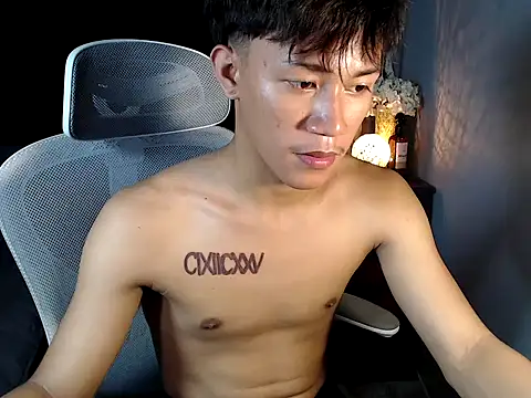 Snapshot of naughtyboyloy_0 chatting on January 18, 7:23 am naughtyboyloy 0 online show from January 18, 7:23 am