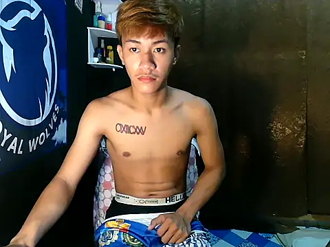 Snapshot of naughtyboyloy_0 chatting on October 13, 10:17 am naughtyboyloy 0 online show from October 13, 10:17 am