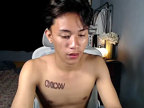 Snapshot of naughtyboyloy_0 chatting on January 7, 6:02 pm naughtyboyloy 0 online show from January 7, 6:02 pm