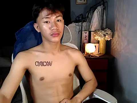 Snapshot of naughtyboyloy_0 chatting on January 11, 7:21 pm naughtyboyloy 0 online show from January 11, 7:21 pm