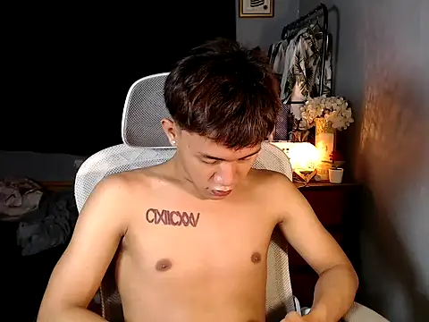 Snapshot of naughtyboyloy_0 chatting on February 10, 5:23 pm naughtyboyloy 0 online show from February 10, 5:23 pm