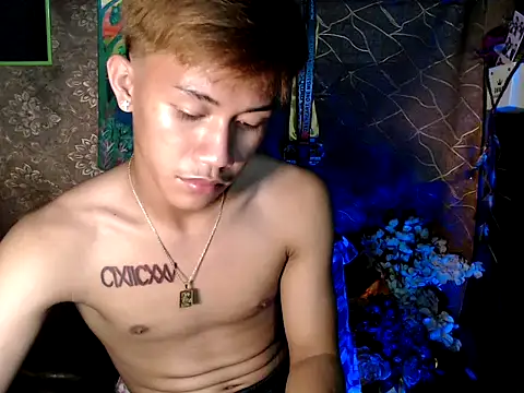 Snapshot of naughtyboyloy_0 chatting on September 19, 3:05 pm naughtyboyloy 0 online show from September 19, 3:05 pm