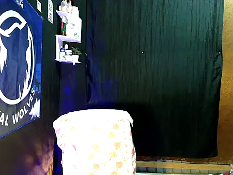 Snapshot of naughtyboyloy_0 chatting on November 8, 8:40 am naughtyboyloy 0 online show from November 8, 8:40 am