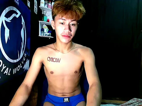 Snapshot of naughtyboyloy_0 chatting on October 30, 6:05 pm naughtyboyloy 0 online show from October 30, 6:05 pm