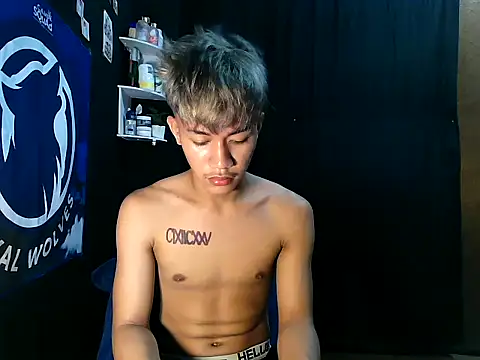 Snapshot of naughtyboyloy_0 chatting on November 7, 7:46 am naughtyboyloy 0 online show from November 7, 7:46 am