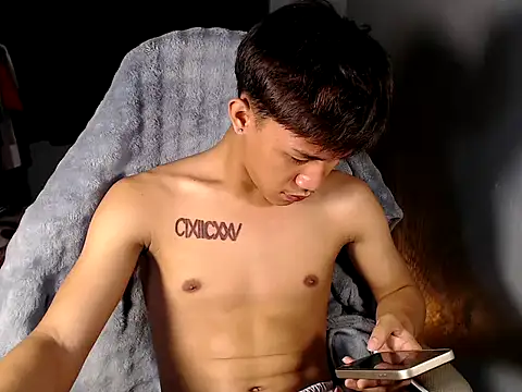 naughtyboyloy 0 online show from April 8, 5:25 pm