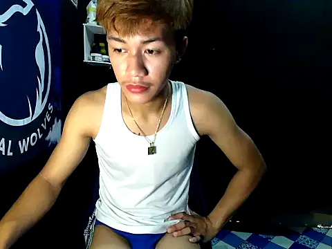 Snapshot of naughtyboyloy_0 chatting on October 16, 5:49 am naughtyboyloy 0 online show from October 16, 5:49 am