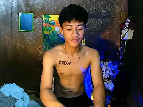 Snapshot of naughtyboyloy_0 chatting on September 10, 5:17 am naughtyboyloy 0 online show from September 10, 5:17 am