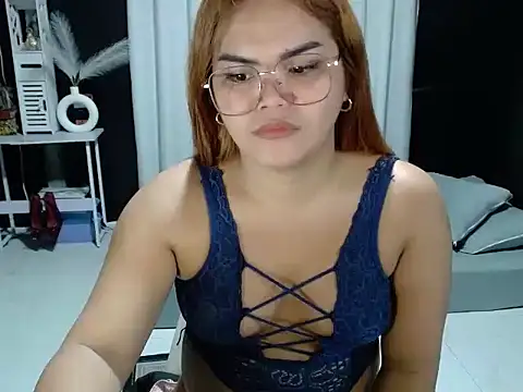 KylieSmith online show from December 15, 4:57 pm